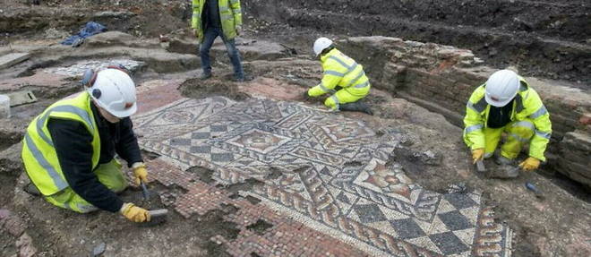 Photo of Roman mosaic discovered in London on the right bank of The Thames