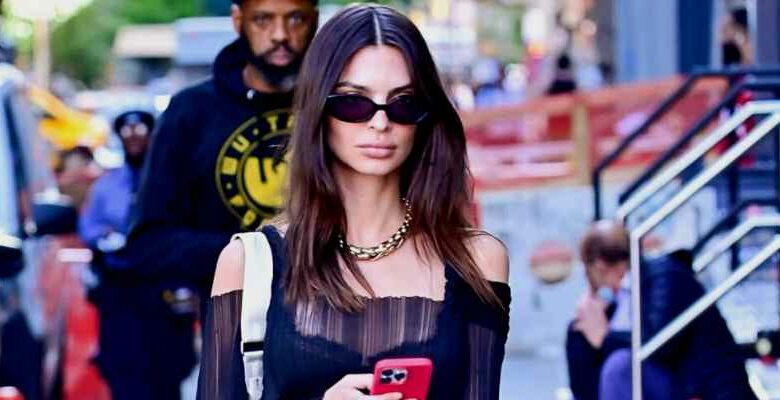 Photo of Emily Ratajkowski In Barely There Dress  With $12 Summer Bag Trend Jennifer Garner is Obsessed With