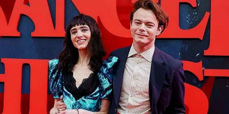 Natalia Dyer And Boyfriend Charlie Heaton Hold Hands On The Red Carpet For Stranger Things 4